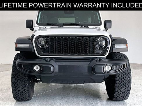 Used 2024 Jeep Wrangler Unlimited Sport AWD/4WD image 4