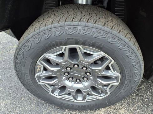 New 2025 GMC Hummer EV 3X image 13