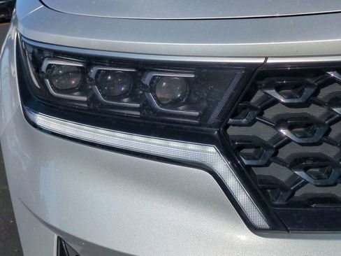 Used 2023 Kia Sorento SX Prestige w/ Panoramic Sunroof Package image 10