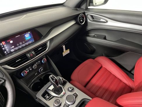 Used 2025 Alfa Romeo Stelvio Sprint w/ Veloce Package image 38