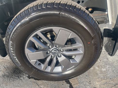 Certified 2025 Nissan Frontier SV w/ SV Convenience Package image 26