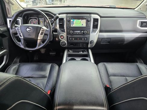 Used 2018 Nissan Titan PRO-4X w/ Pro-4x Convenience Package image 19