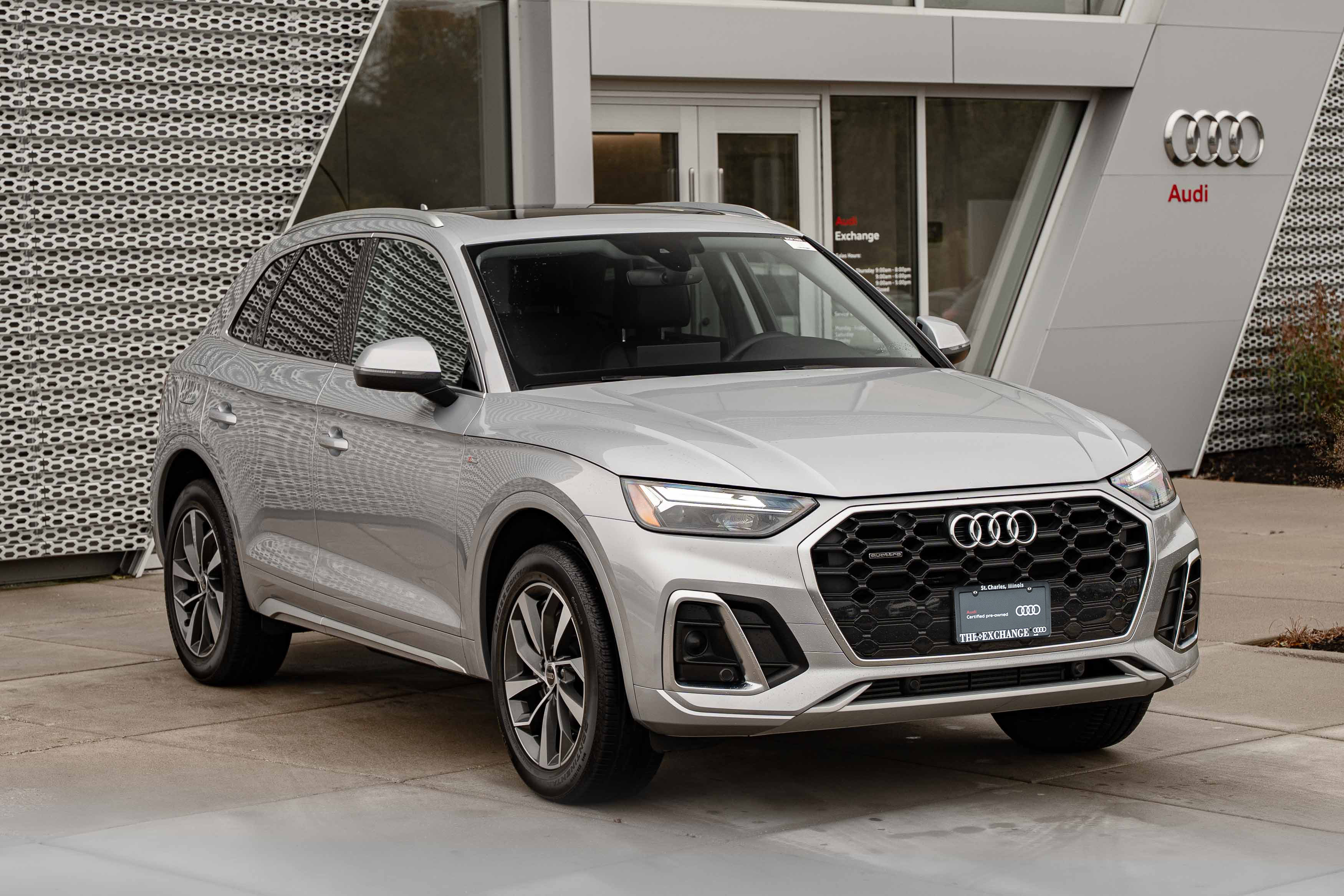 Certified 2024 Audi Q5 2.0T Premium w/ Convenience Package AWD/4WD image 2