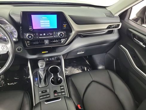 Used 2024 Toyota Highlander XLE image 18