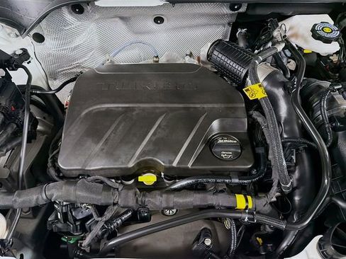 Used 2025 Buick Envista Sport Touring image 32