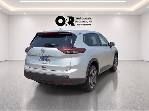 Used 2025 Nissan Rogue SV FWD image 5