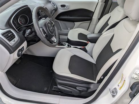 Certified 2021 Jeep Compass Latitude image 10