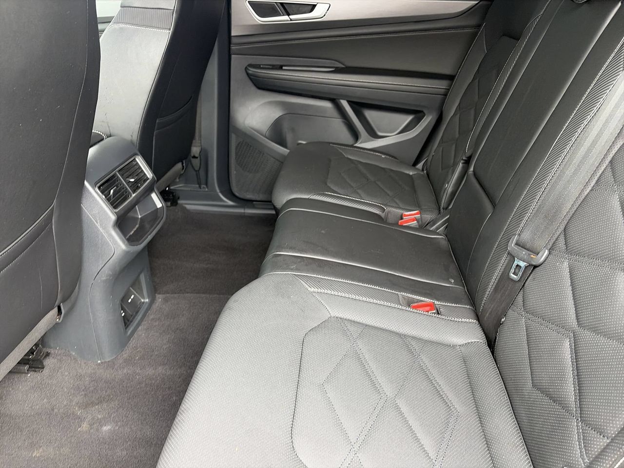 Used 2024 Volkswagen Atlas Cross Sport SE FWD image 16