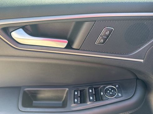 Used 2024 Ford Edge SEL w/ Convenience Package image 9