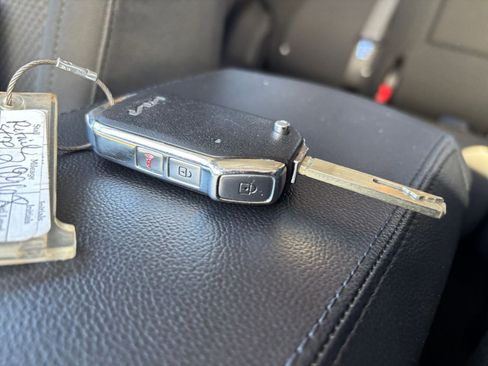 Used 2025 Kia Sportage LX image 21