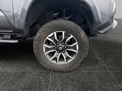 Used 2021 Toyota Tacoma TRD Sport w/ Technology Package image 9