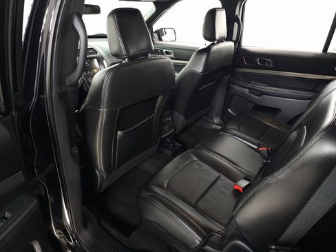 Used 2018 Ford Explorer XLT w/ Equipment Group 202A image 29
