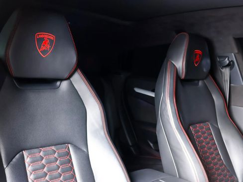 Used 2019 Lamborghini Urus AWD/4WD image 23