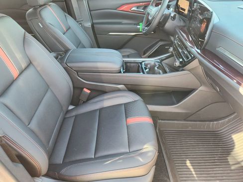 New 2026 Chevrolet Traverse RS w/ LPO, Floor Liner Package image 10