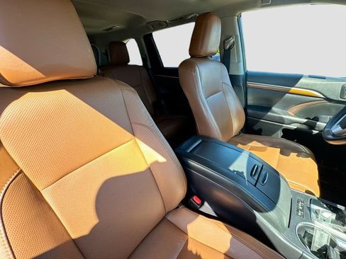 Used 2019 Toyota Highlander Limited AWD/4WD image 31
