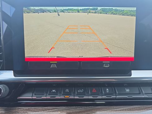 Used 2025 Chevrolet Silverado 1500 LT RWD image 21