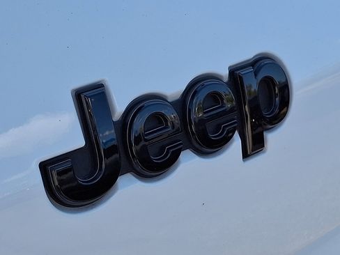 Used 2023 Jeep Grand Cherokee L Altitude image 32