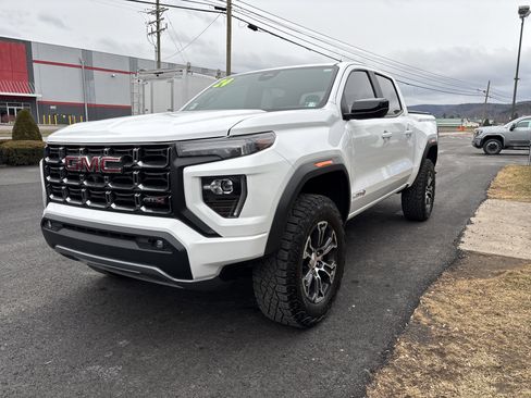 Used 2024 GMC Canyon AT4 w/ Technology Package image 9