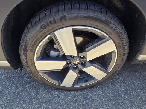 Used 2025 Hyundai Santa Fe Limited AWD/4WD image 18