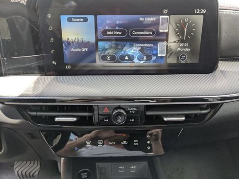 Certified 2025 Nissan Kicks SR FWD image 30
