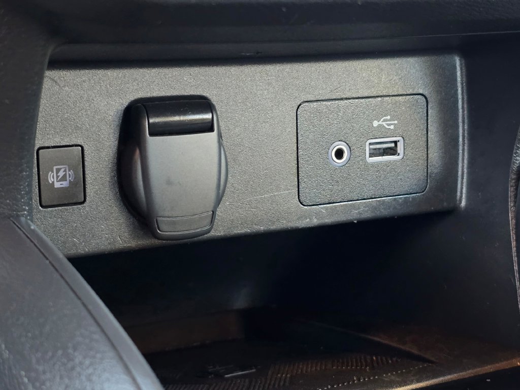 Used 2024 Nissan Versa SV FWD image 23