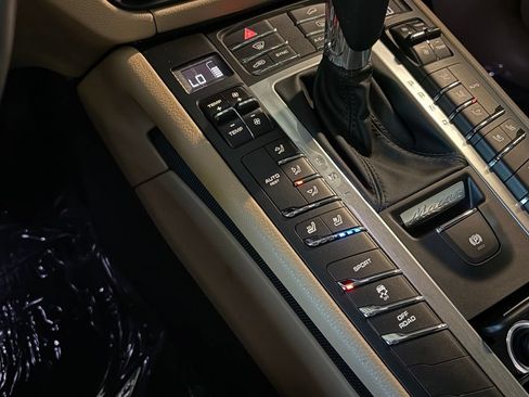 Used 2021 Porsche Macan AWD/4WD image 29