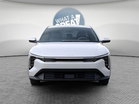 New 2025 Kia K4 LXS image 2