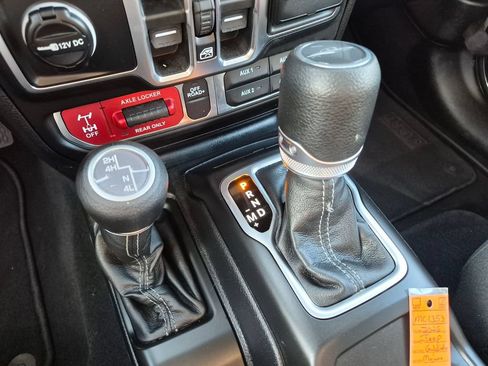 Used 2026 Jeep Gladiator Mojave AWD/4WD image 12