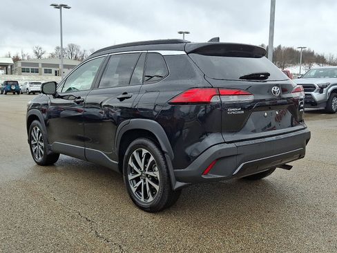 Certified 2022 Toyota Corolla Cross XLE w/ Convenience Package image 4