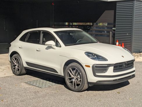 Certified 2026 Porsche Macan AWD/4WD image 7