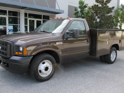 Used 2007 Ford F350 XL image 1