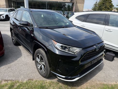 Used 2021 Toyota RAV4 SE w/ Weather & Moonroof Package AWD/4WD image 2