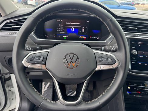 Used 2024 Volkswagen Tiguan SE image 24