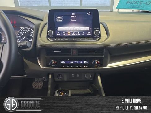 Used 2025 Nissan Rogue SV AWD/4WD image 17