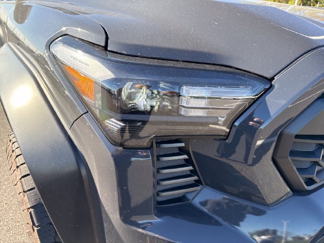 Used 2025 Toyota Tacoma TRD Off-Road AWD/4WD image 12