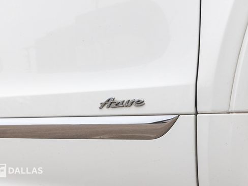 Used 2025 Bentley Bentayga image 18