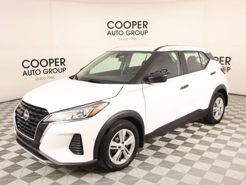 Used 2023 Nissan Kicks S image 9