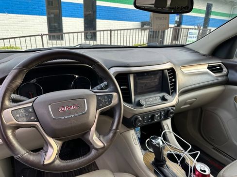Used 2017 GMC Acadia Denali w/ Technology Package FWD image 12