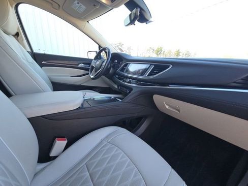 Used 2022 Buick Enclave Avenir w/ Avenir Technology Package image 22