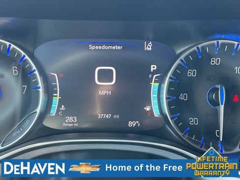 Used 2025 Chrysler Pacifica Limited FWD image 13