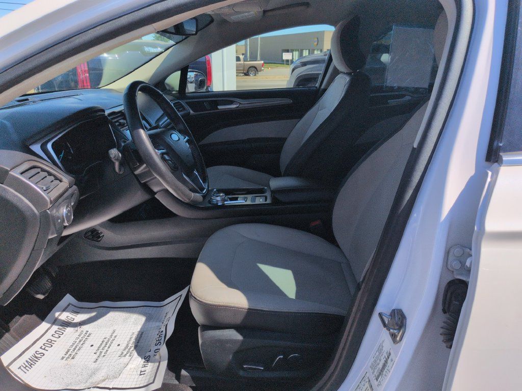 Used 2019 Ford Fusion SE w/ Equipment Group 151A FWD image 9