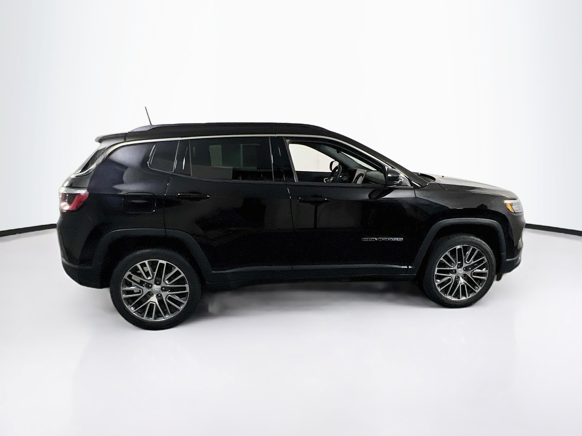 Used 2023 Jeep Compass Limited w/ Sun and Sound Group AWD/4WD image 4