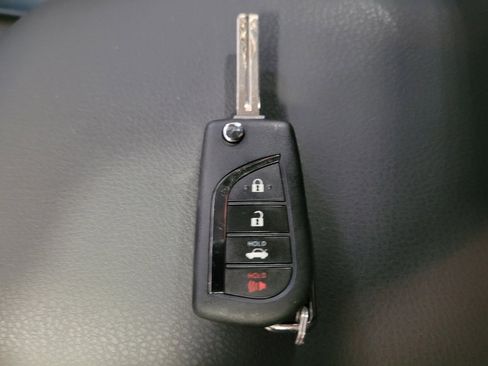 Used 2021 Toyota Camry LE FWD image 32