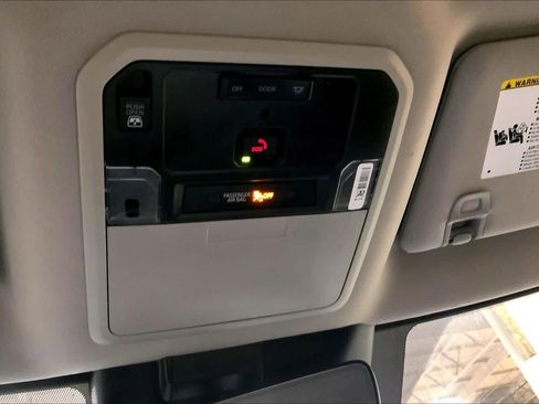 Used 2024 Toyota Tundra Limited image 33