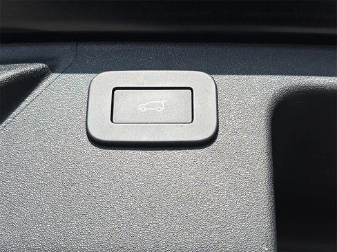 Certified 2025 Land Rover Discovery Sport Dynamic SE image 13