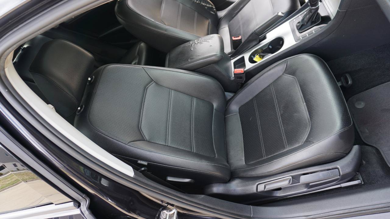 Used 2019 Volkswagen Passat 2.0T Wolfsburg FWD image 18