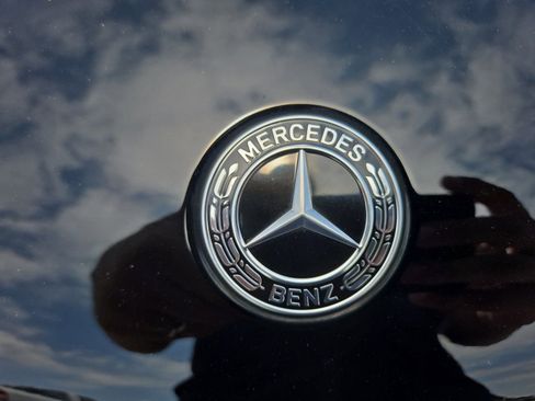 Used 2024 Mercedes-Benz GLC 300 4MATIC image 11