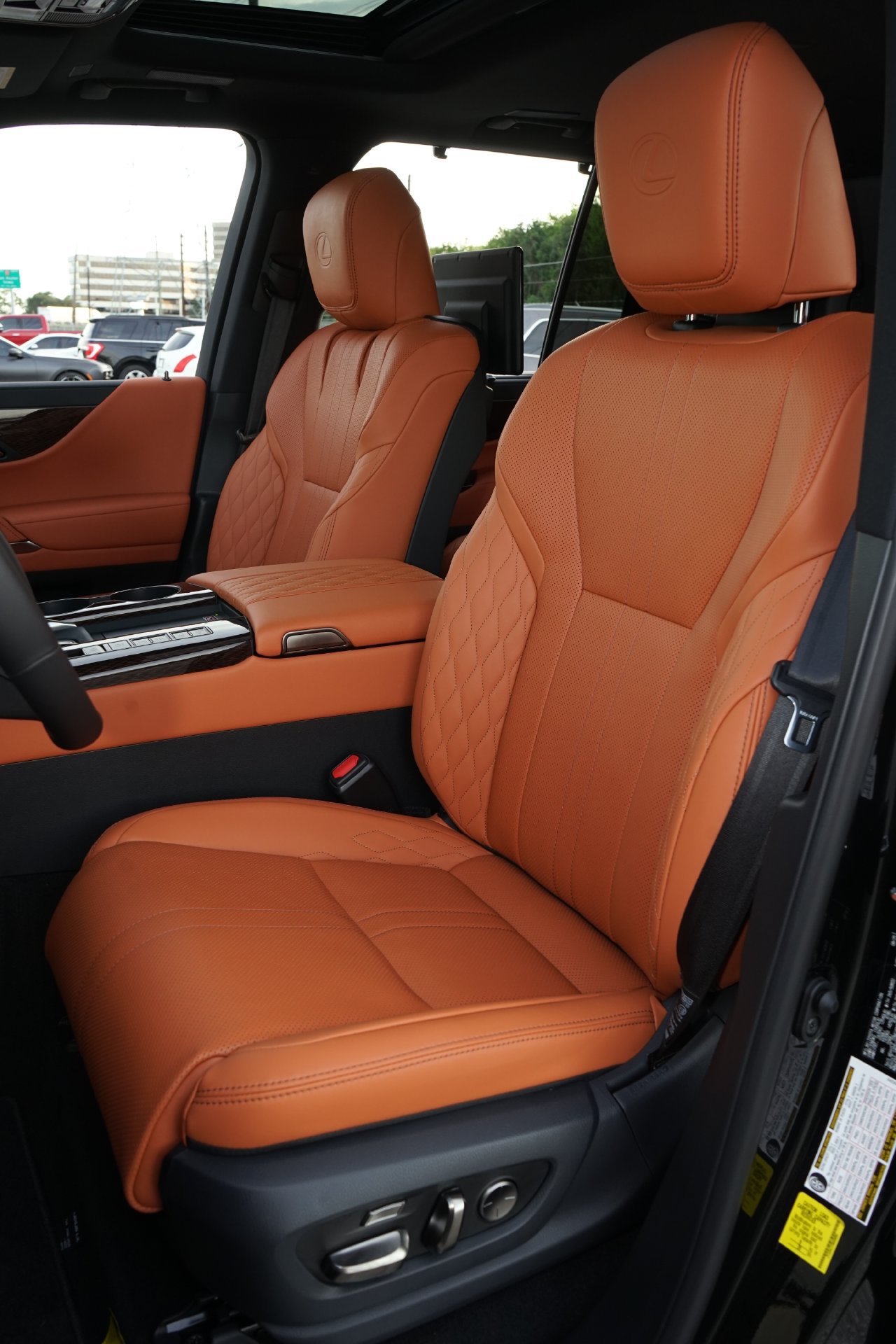 Used 2026 Lexus LX 700h Ultra Luxury AWD/4WD image 8