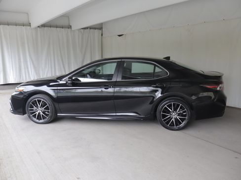 Used 2024 Toyota Camry SE FWD image 23