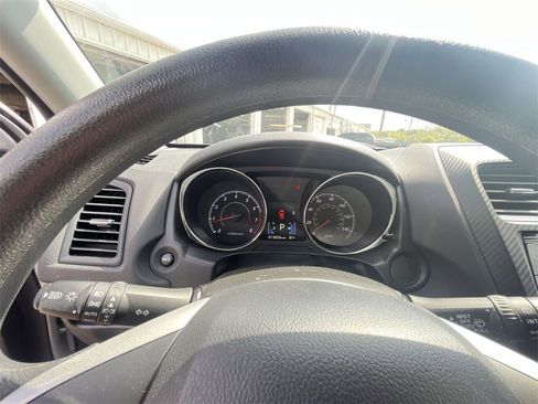 Used 2025 Mitsubishi Outlander Sport ES image 15